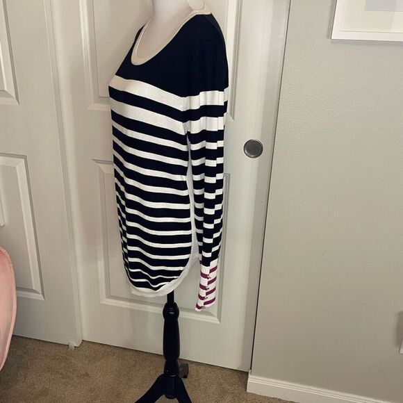 GNW Black and White Striped Sweater with Fuchsia Stripe Sleeve size Medium - Picture 2 of 9